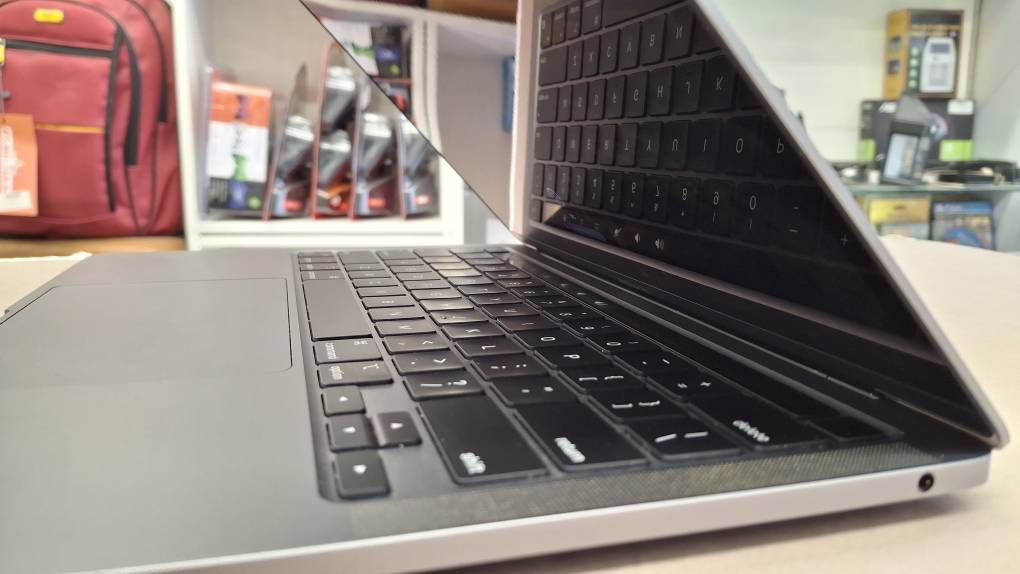 مک بوک پرو Macbook pro M1 17.1 2020 استوک - Image 5